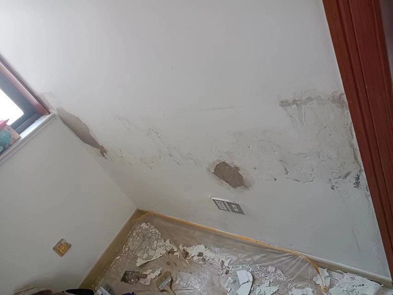 老房子玄关墙面发黄裂缝怎么处理？一个简单翻新墙面的方法(图2)