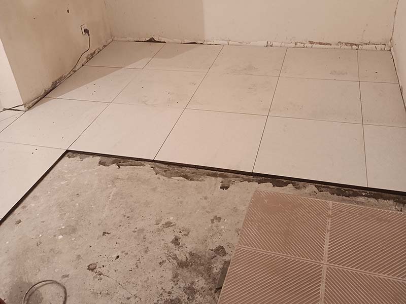 客厅地面装修瓷砖，用水泥好还是瓷砖胶好？(图4)