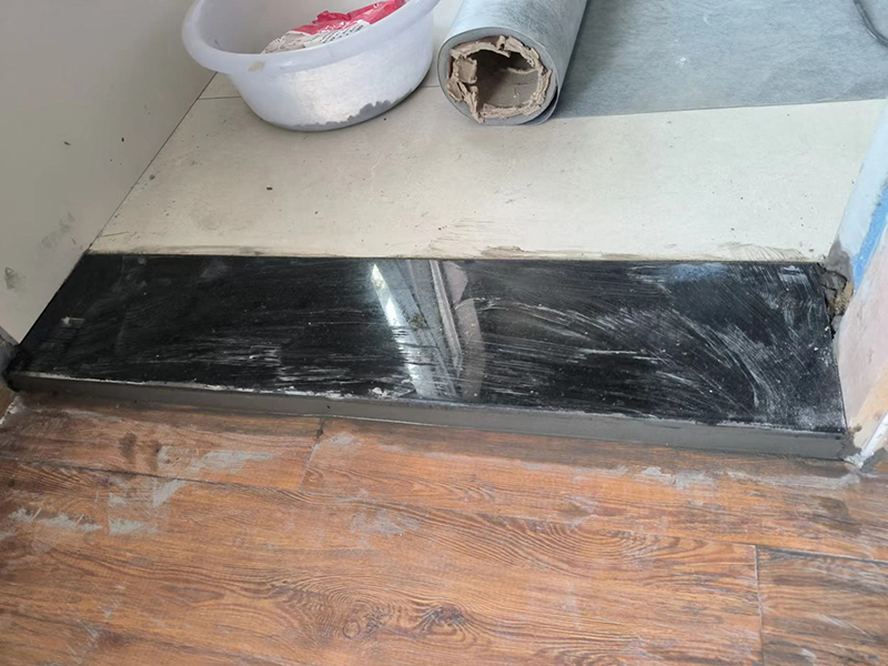 客厅地面装修瓷砖，用水泥好还是瓷砖胶好？(图3)