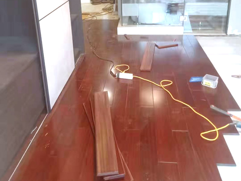 成都室内木地板安装师傅的平台(图4)