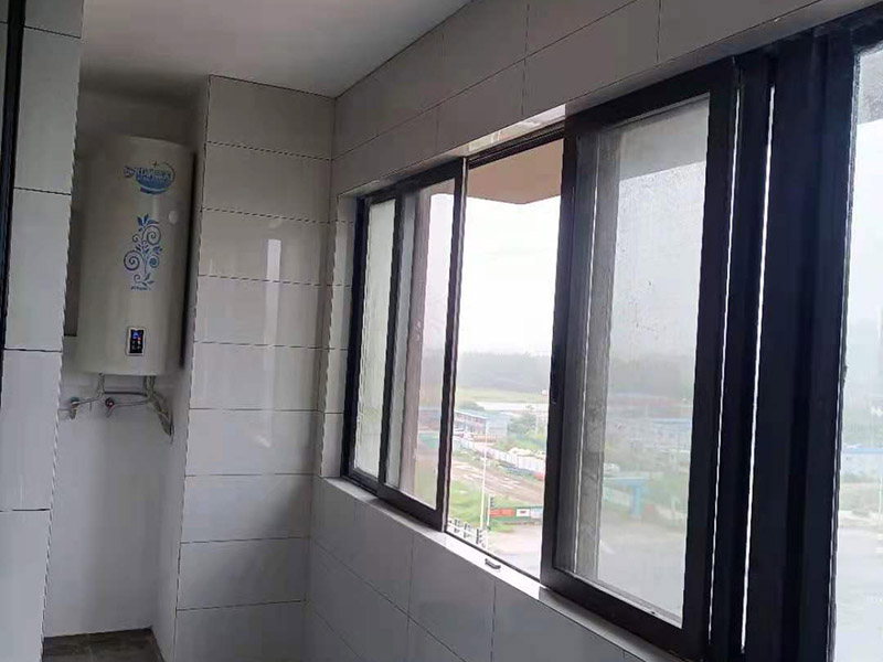 武汉阳台安装玻璃窗多少钱一平方？(图3)