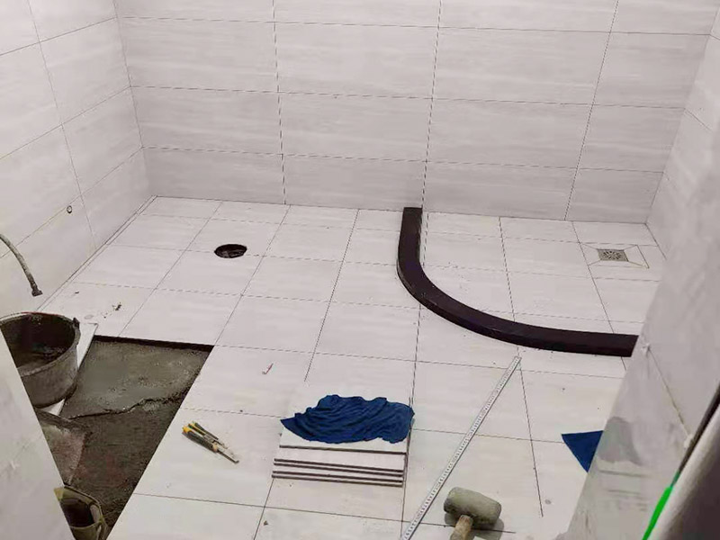卫生间地板砖怎么选质量好坏，厕所铺瓷砖要多少钱？(图3)