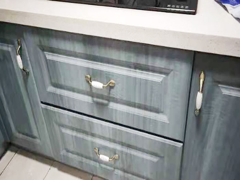 厨房装修橱柜，究竟是定制橱柜好，还是直接买新的呢？