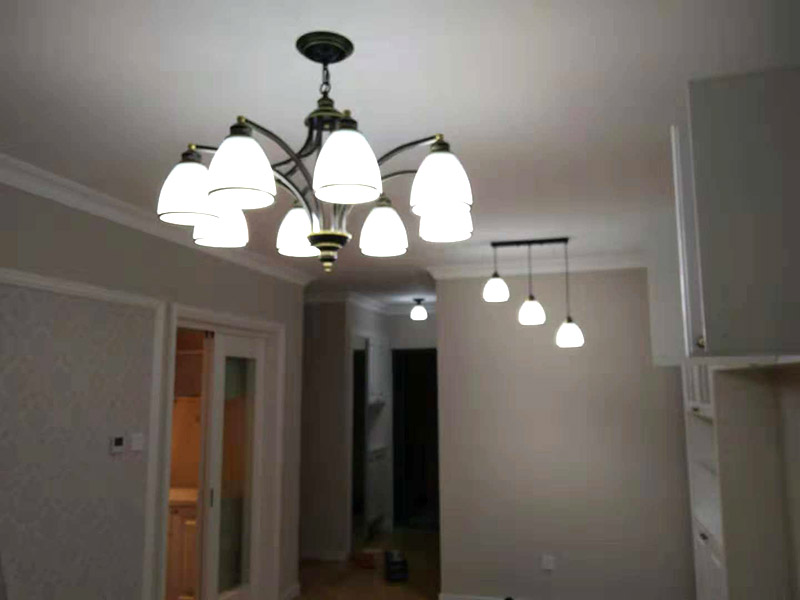 客厅装修如何选购灯具？客厅吊灯安装在什么位置比较好？