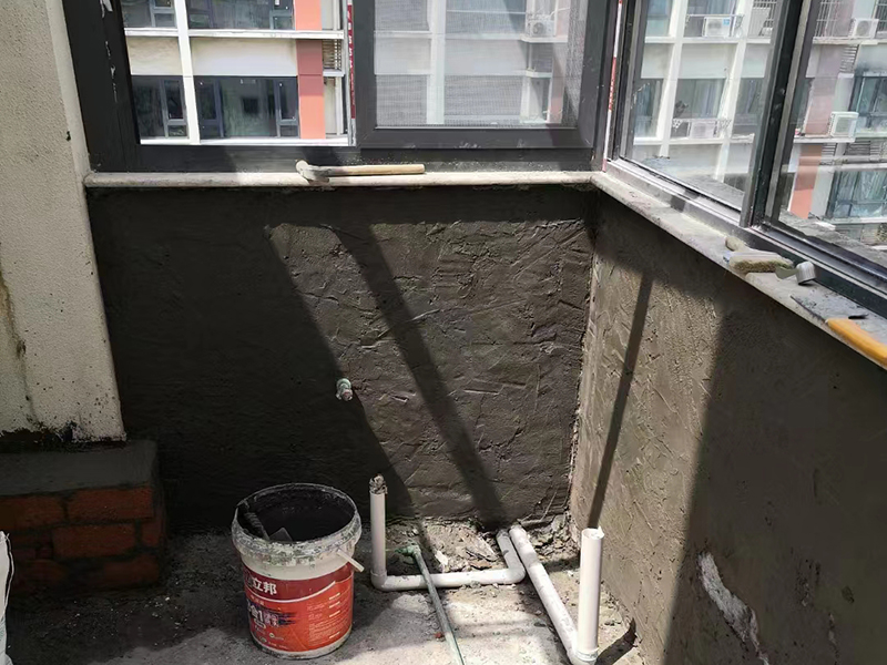 封闭阳台墙面贴砖还是刷漆，各自有什么优缺点？(图2)