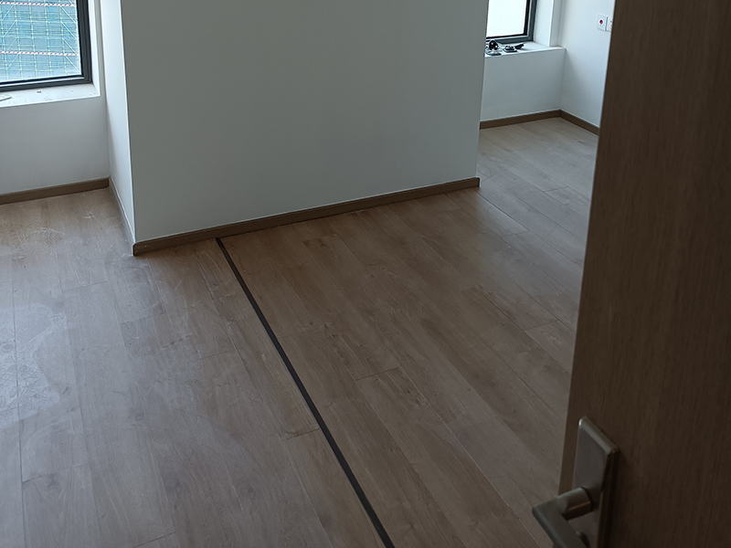 老房子卧室木地板潮湿怎么办？有效的地面地板翻新方案介绍(图3)